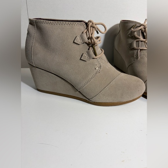Toms Women's Taupe Lace-Up Wedges - Picture 2 of 13